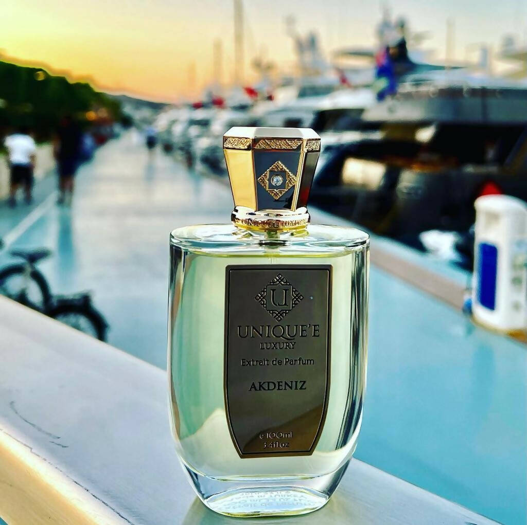 عطر يونيك لاكشري اكدنيز اكستريت دو بارفان للجنسين 100مل